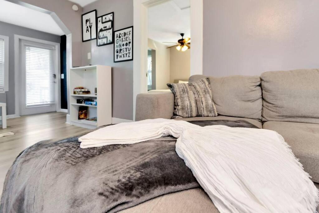 Cozy Bungalow With Patio & Grill, Private And Location Tampa Luaran gambar